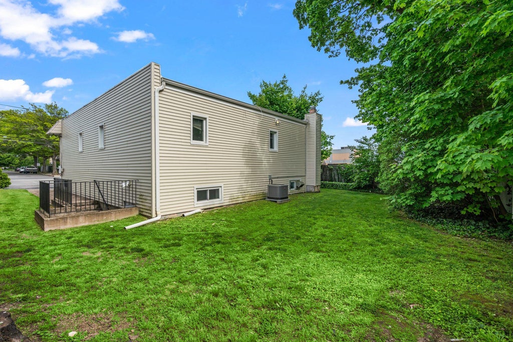 25 of 31 - 312 Larkfield Road, East Northport, NY