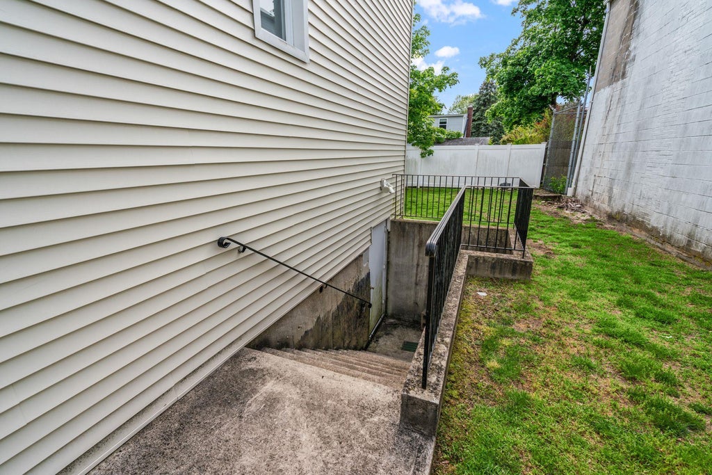 26 of 31 - 312 Larkfield Road, East Northport, NY