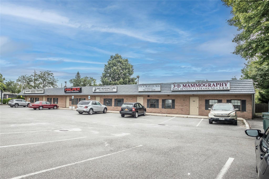4 of 14 - 860 Atlantic, Baldwin, NY