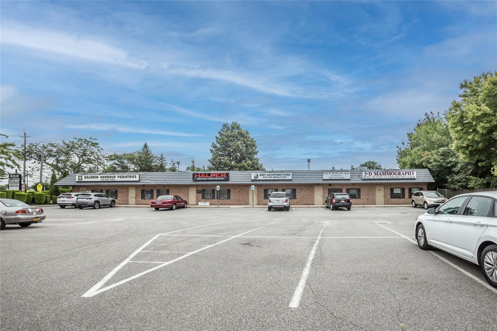 8 of 14 - 860 Atlantic, Baldwin, NY