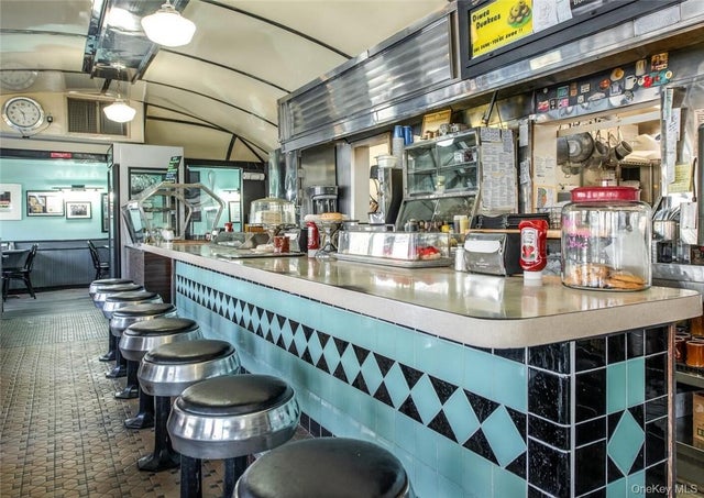 7550 N. Broadway, Red Hook