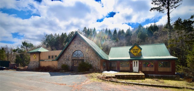 6 Main Street, Parksville