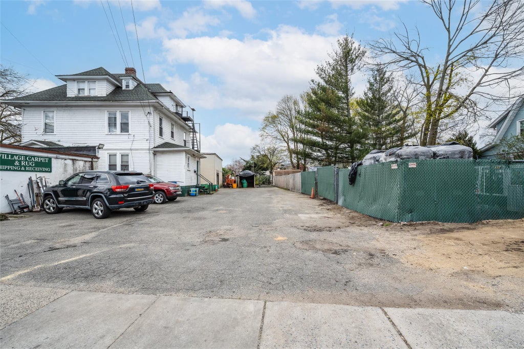 21 of 27 - 349 - 353 Hempstead Avenue, West Hempstead, NY