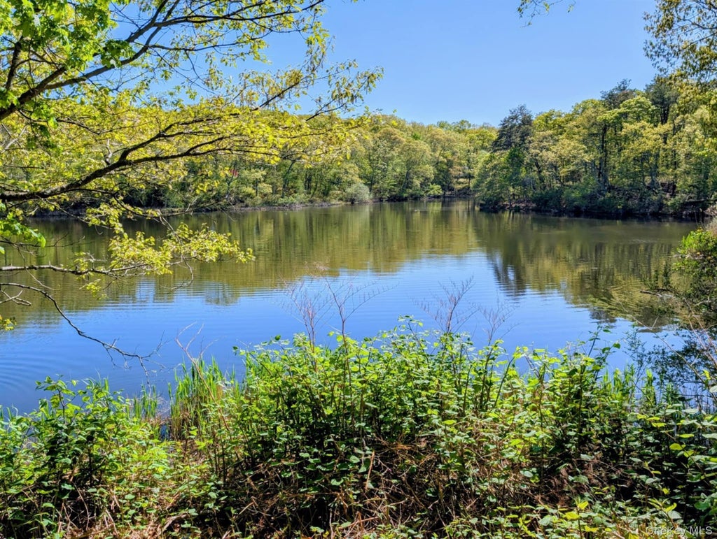 1600 Bay Avenue, East Marion