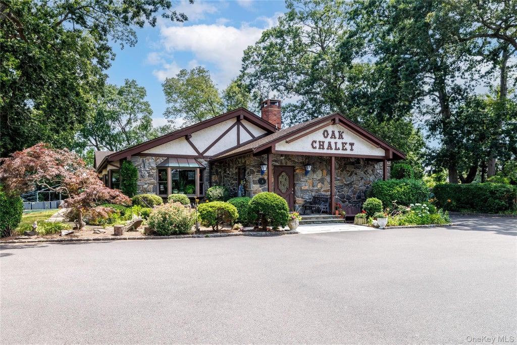 1940 Bellmore Avenue, Bellmore