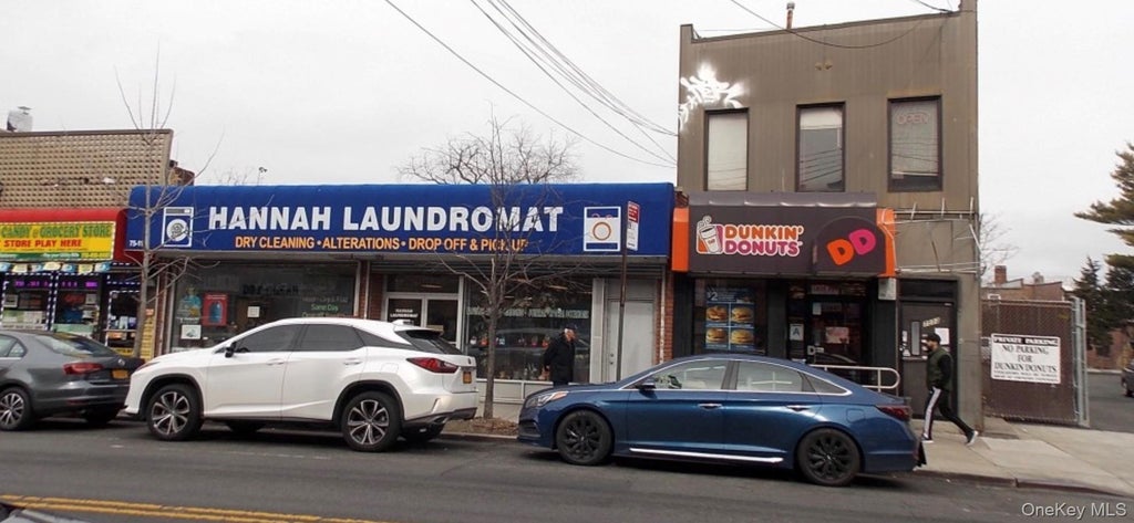 75-11 Metropolitan Avenue, Middle Village