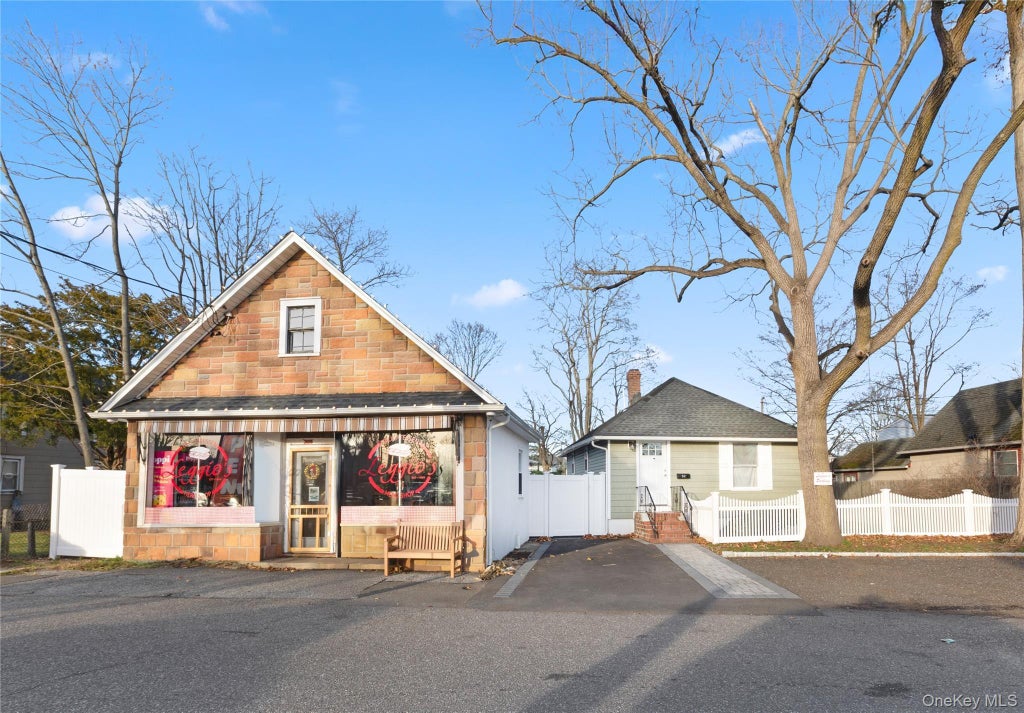 305 4th Avenue, Bay Shore