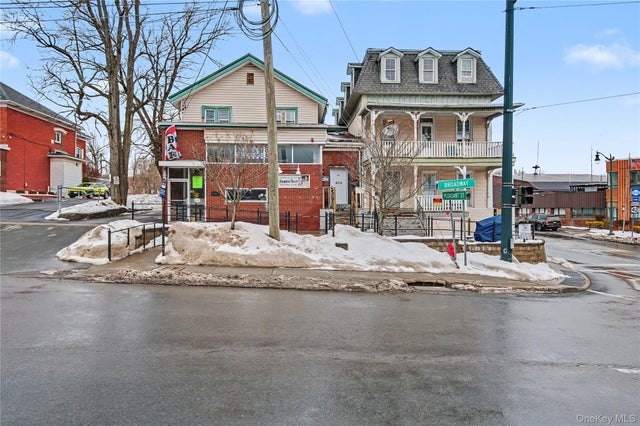 384-386 Broadway, Monticello