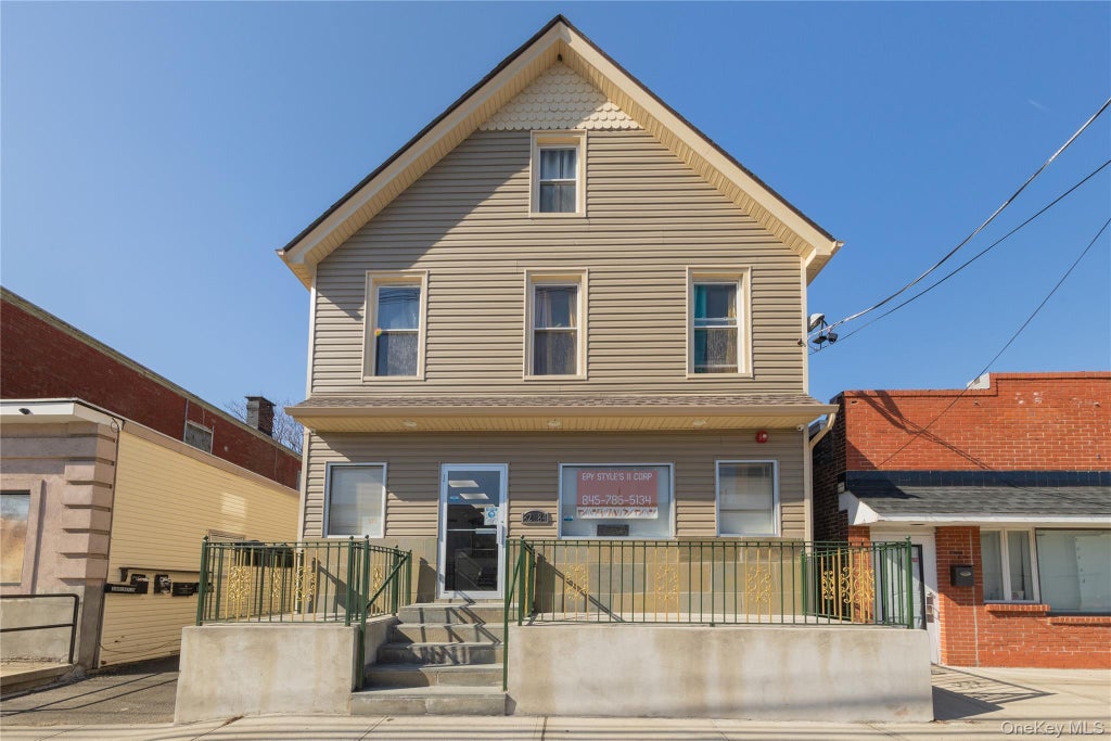 82 W Railroad Avenue, Garnerville