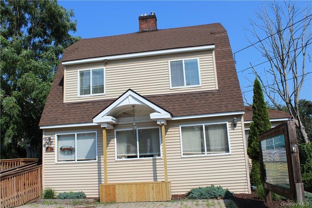 58 Pleasant Street, Monticello