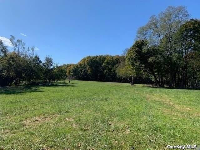 385 New Suffolk Avenue, Mattituck