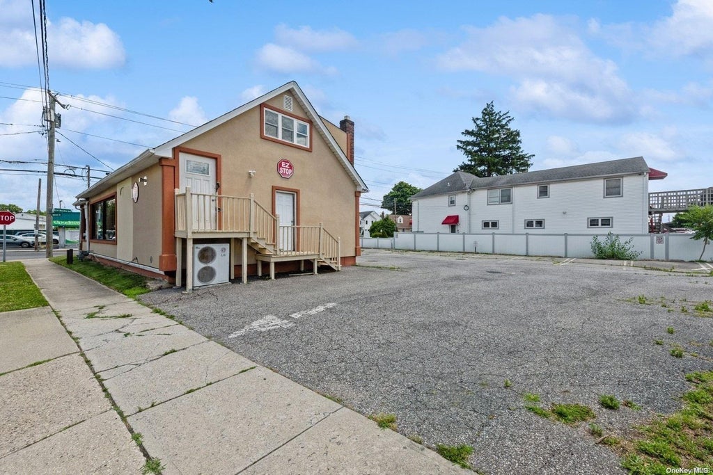 17 of 23 - 290 Meadow Avenue, East Meadow, NY