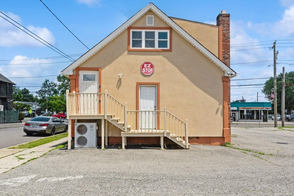 18 of 23 - 290 Meadow Avenue, East Meadow, NY