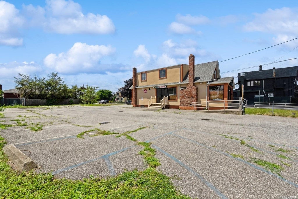 21 of 23 - 290 Meadow Avenue, East Meadow, NY