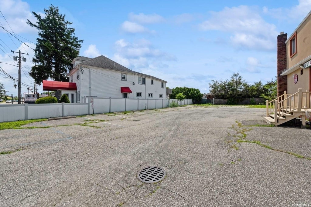 22 of 23 - 290 Meadow Avenue, East Meadow, NY