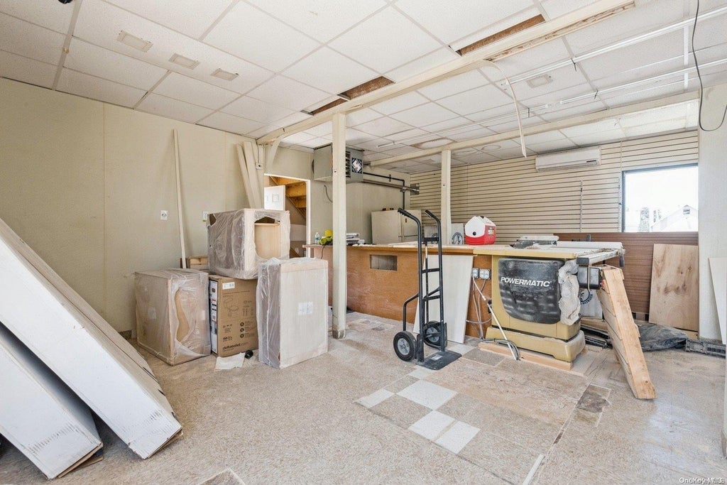 7 of 23 - 290 Meadow Avenue, East Meadow, NY