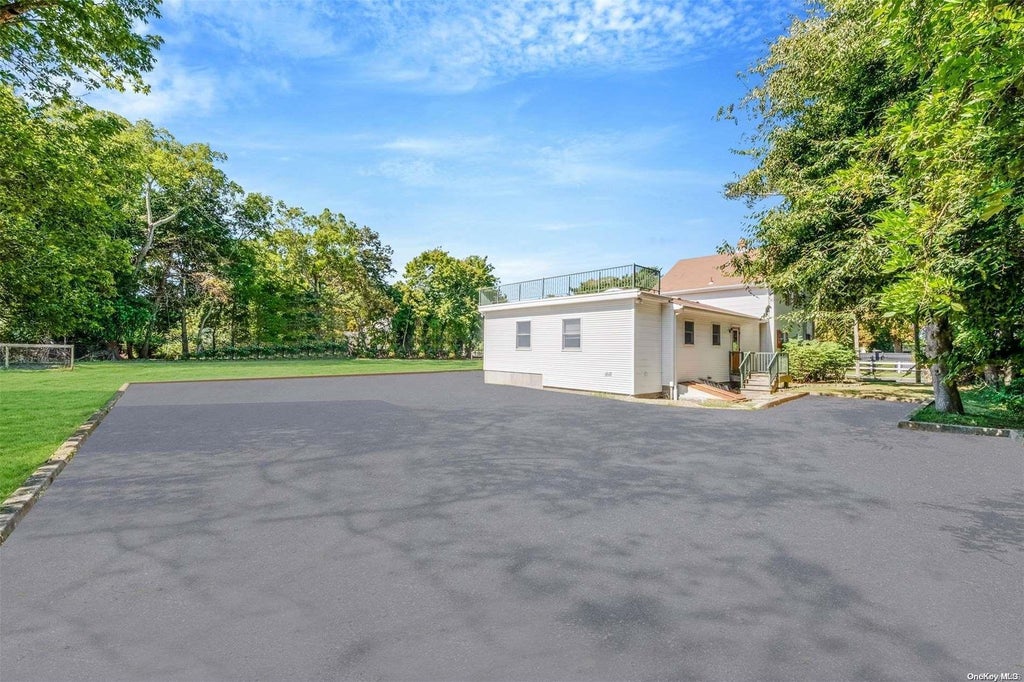 27 of 28 - 57190 Route 25, Southold, NY