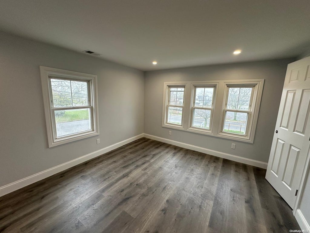 27 of 31 - 49 Landing Avenue, Smithtown, NY