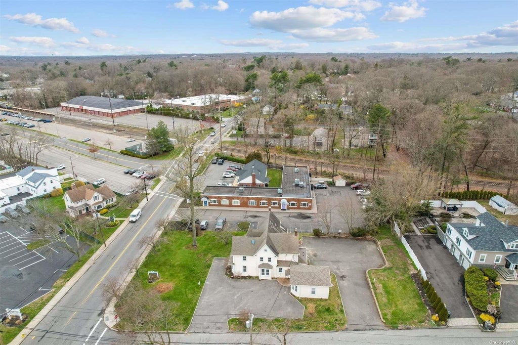 29 of 31 - 49 Landing Avenue, Smithtown, NY