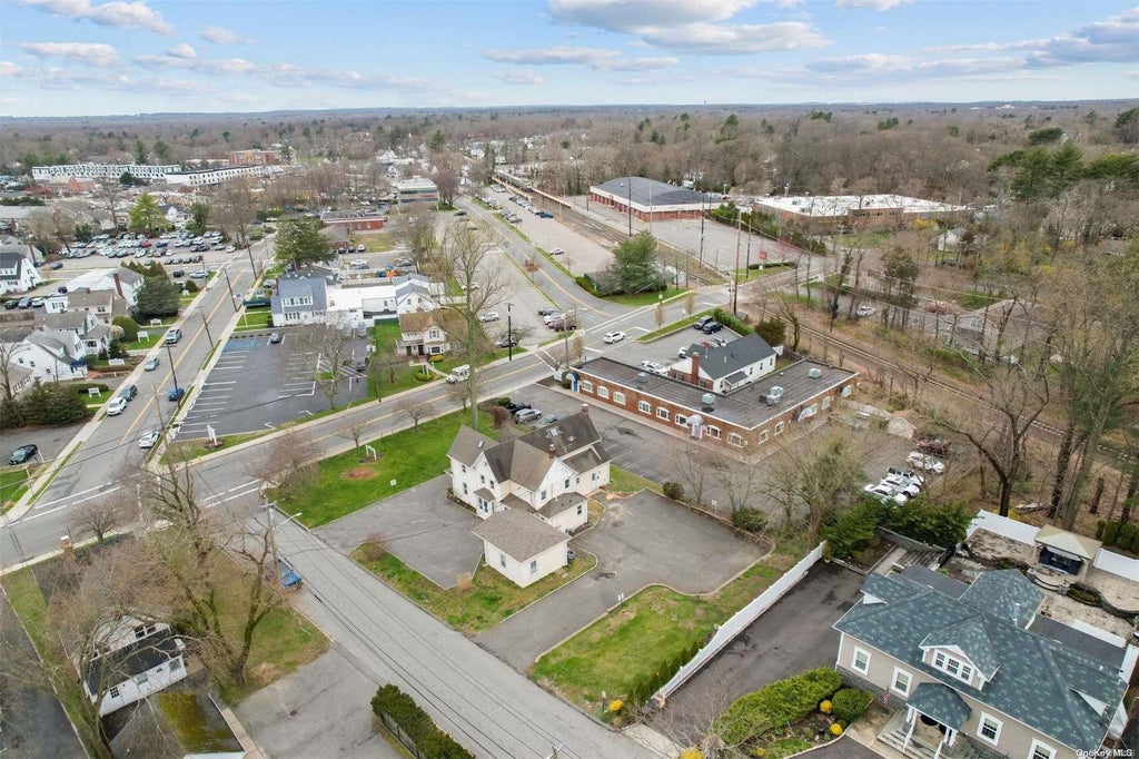 30 of 31 - 49 Landing Avenue, Smithtown, NY