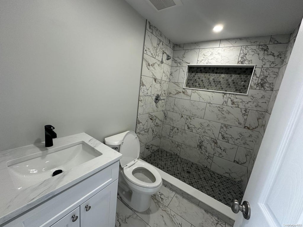 6 of 31 - 49 Landing Avenue, Smithtown, NY
