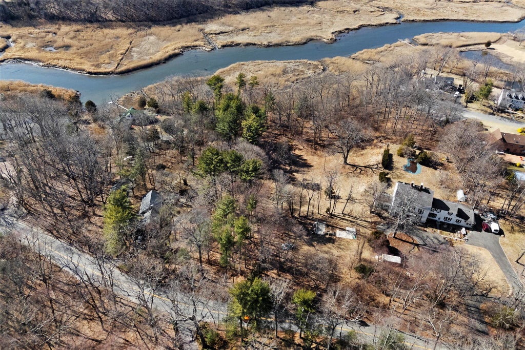 21 of 34 - 326a Nissequogue River Road, Saint James, NY