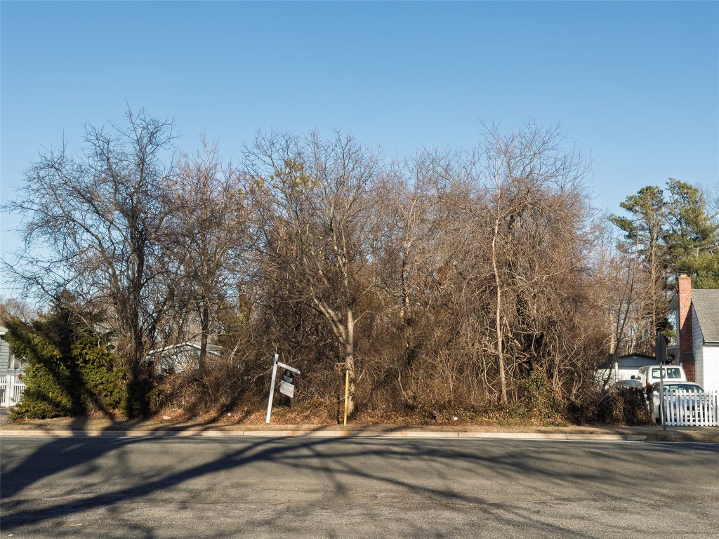 Howells Road, Bay Shore