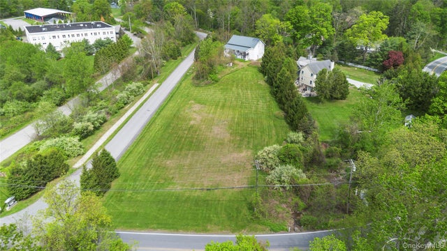 6 Fields Lane, Brewster