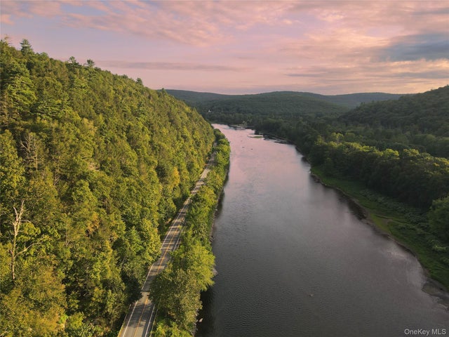 Zane Grey Way, Barryville