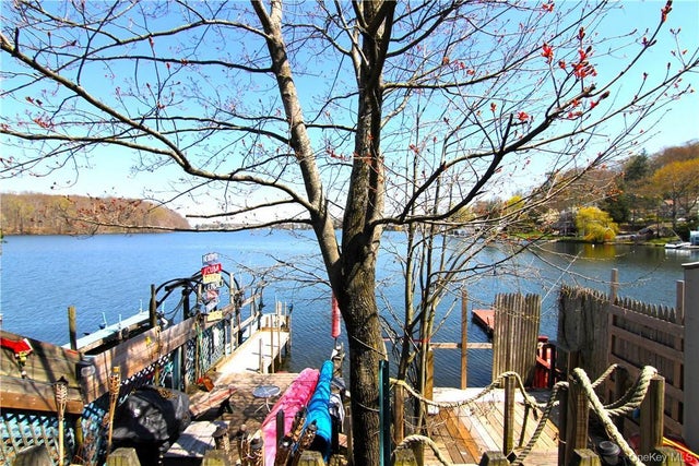 Photo of Listing #915987