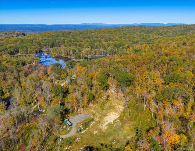 12 Deverly Road, Holmes