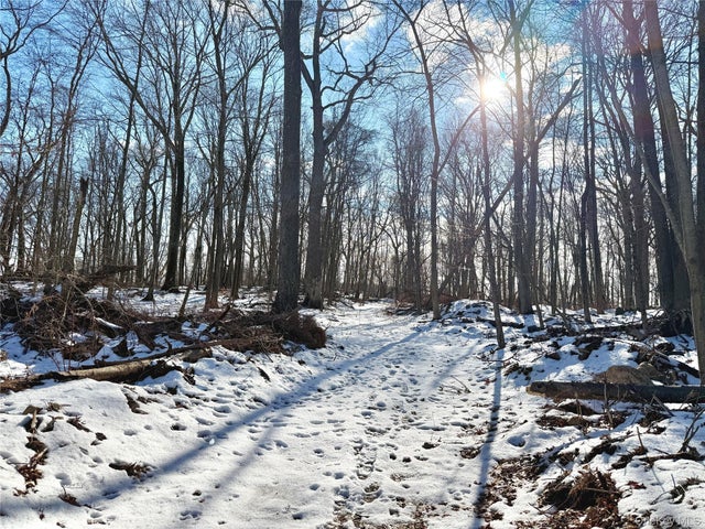 8 Maple Ridge Trail, North Salem