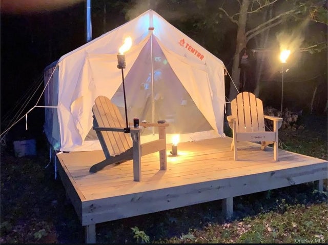 Heinle Road E, Swan Lake