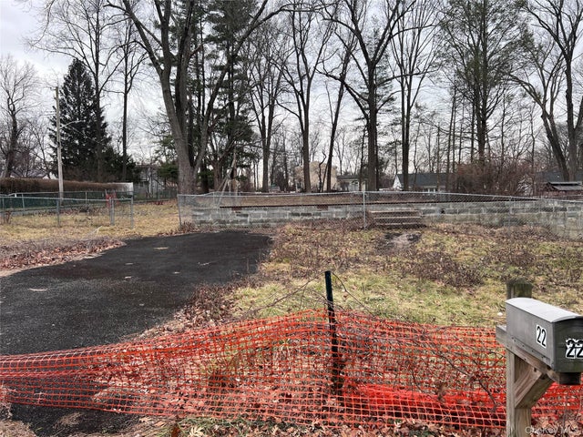 22 Tomahawk Drive, White Plains