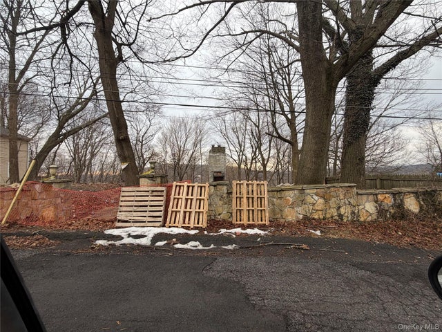 21 Amawalk Road, Carmel