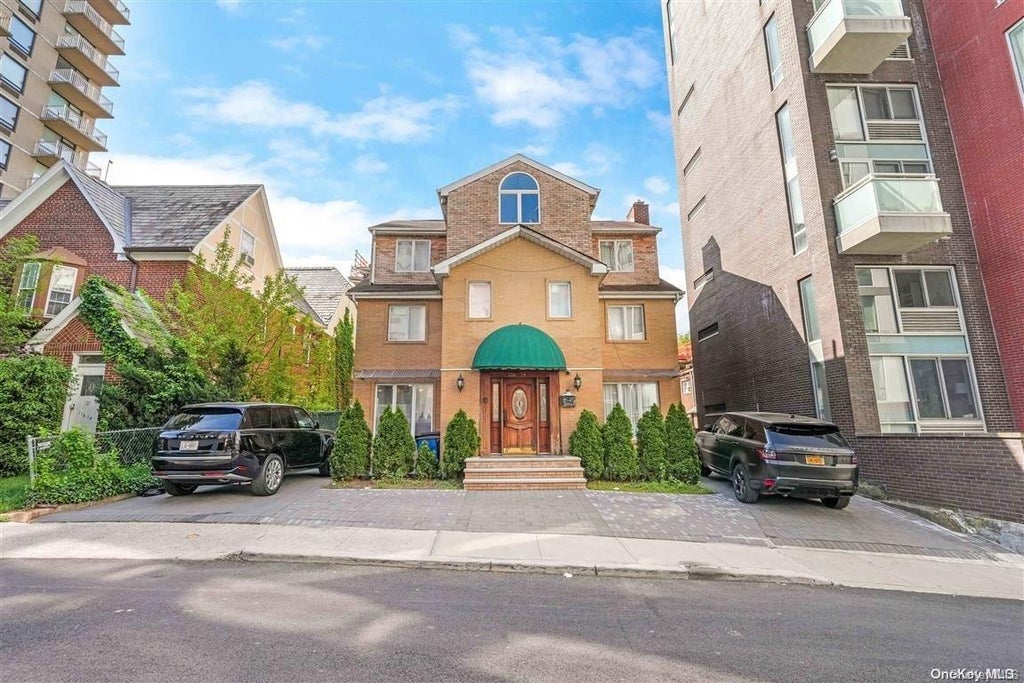 1 of 33 - 116-14 Grosvenor Road, Kew Gardens, NY