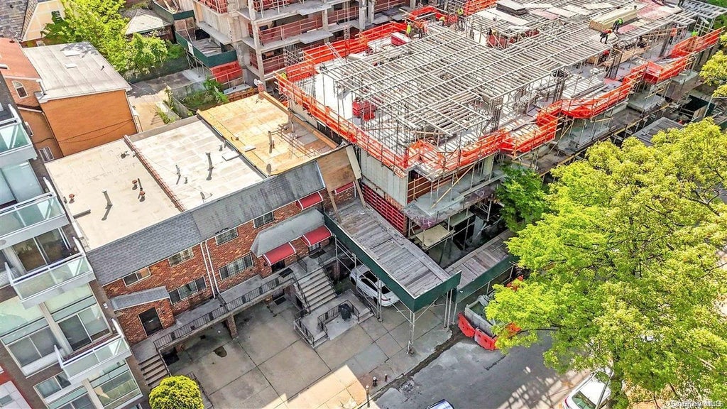 13 of 33 - 116-14 Grosvenor Road, Kew Gardens, NY