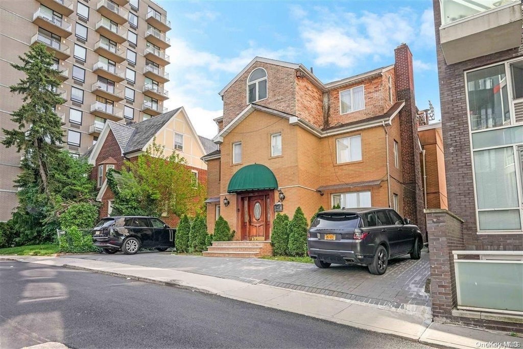 2 of 33 - 116-14 Grosvenor Road, Kew Gardens, NY