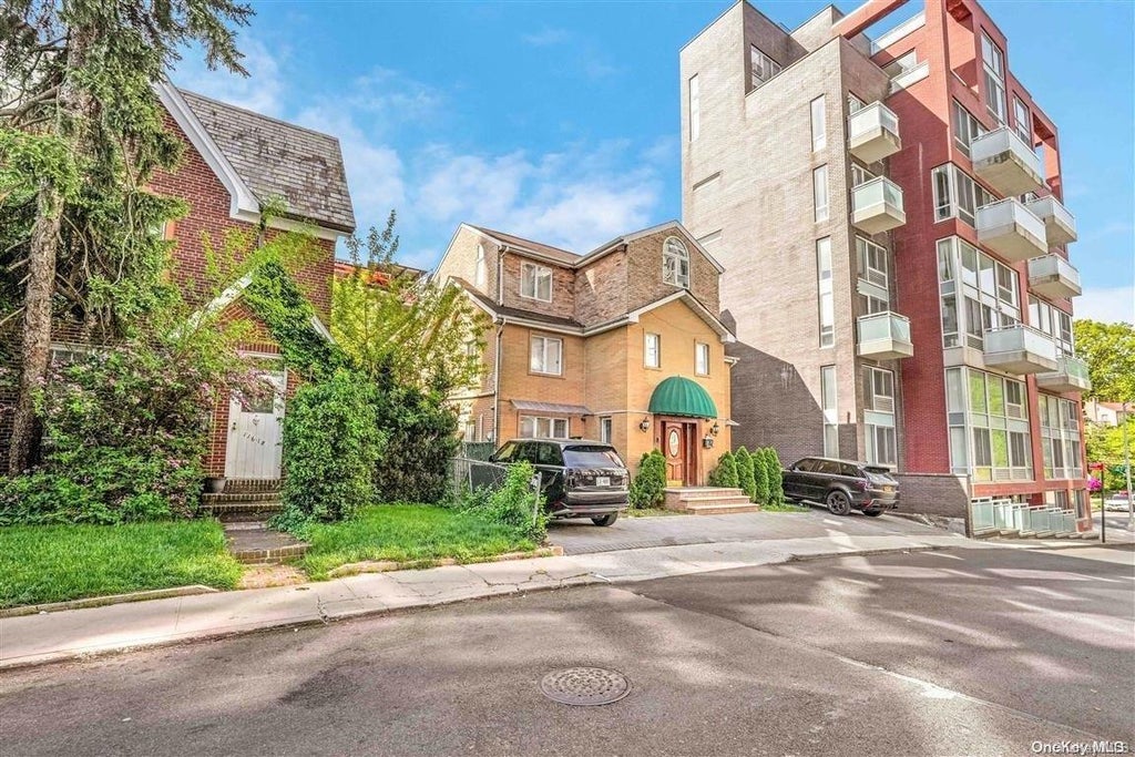 3 of 33 - 116-14 Grosvenor Road, Kew Gardens, NY