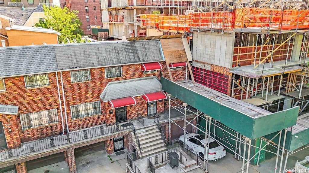 5 of 33 - 116-14 Grosvenor Road, Kew Gardens, NY
