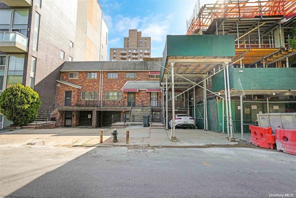 6 of 33 - 116-14 Grosvenor Road, Kew Gardens, NY