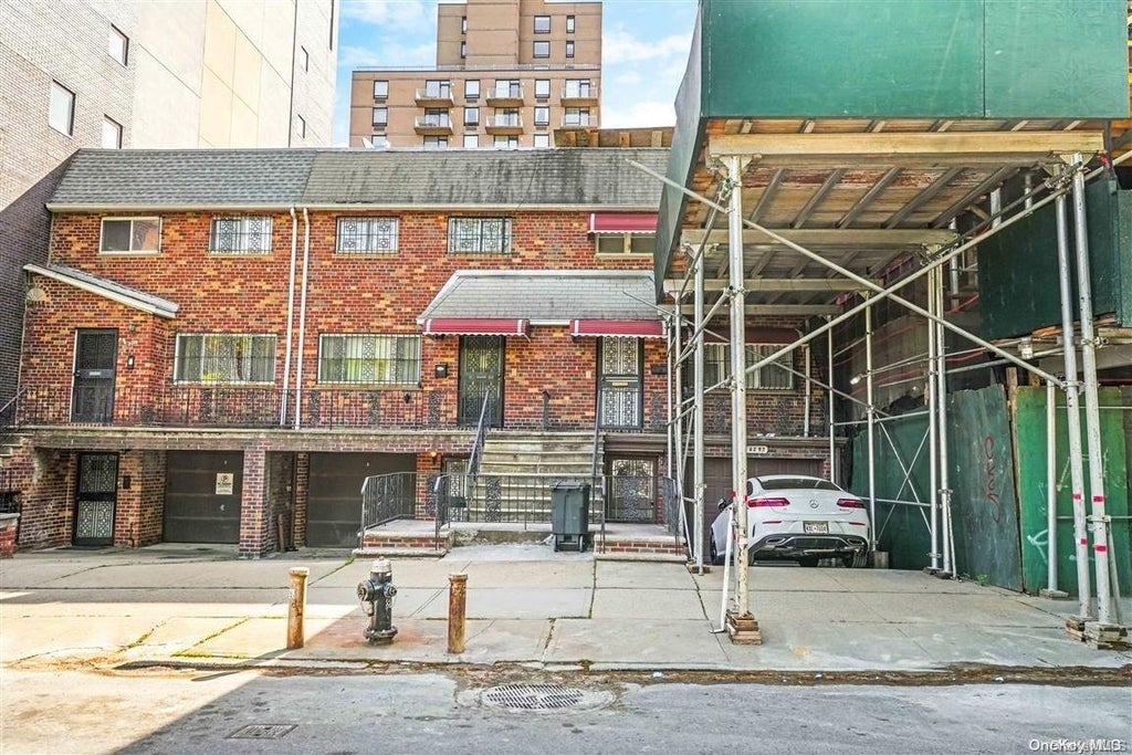 7 of 33 - 116-14 Grosvenor Road, Kew Gardens, NY