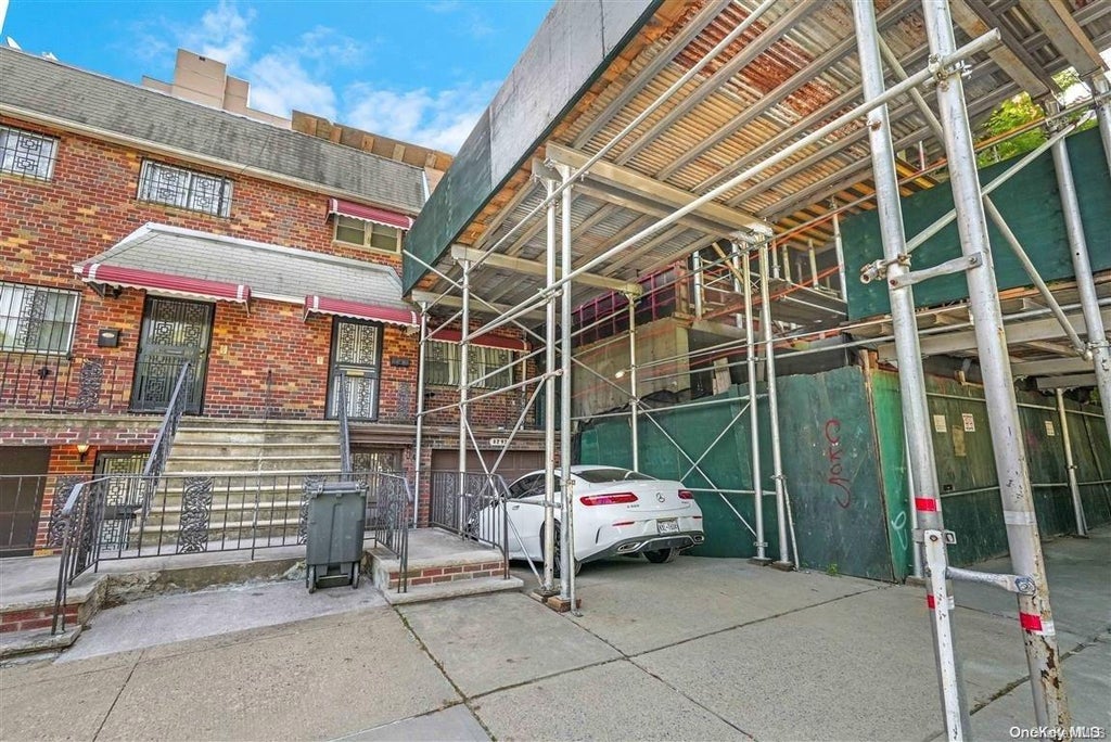 8 of 33 - 116-14 Grosvenor Road, Kew Gardens, NY