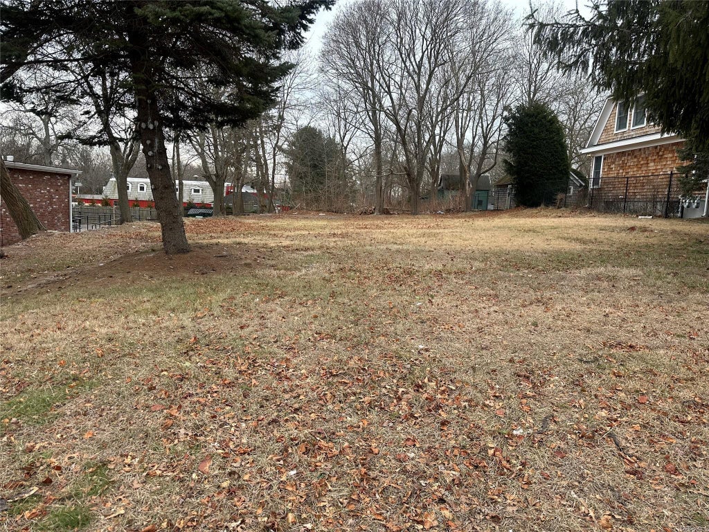 1 of 1 - 442 Main St., Center Moriches, NY
