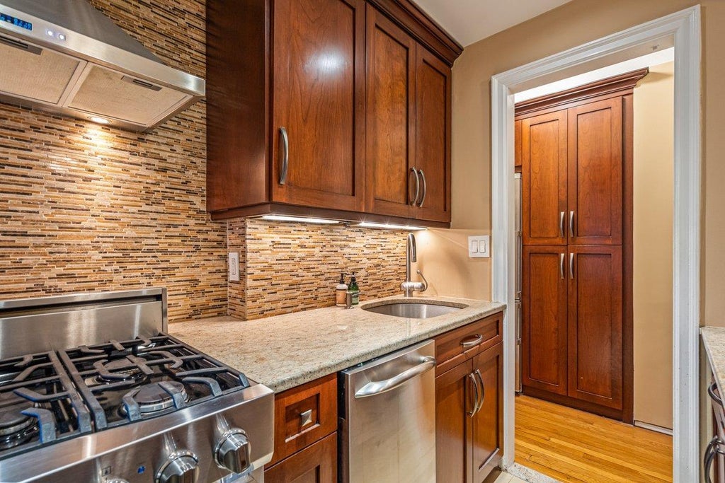 6 of 14 - 20 Continental Avenue # 2g, Forest Hills, NY