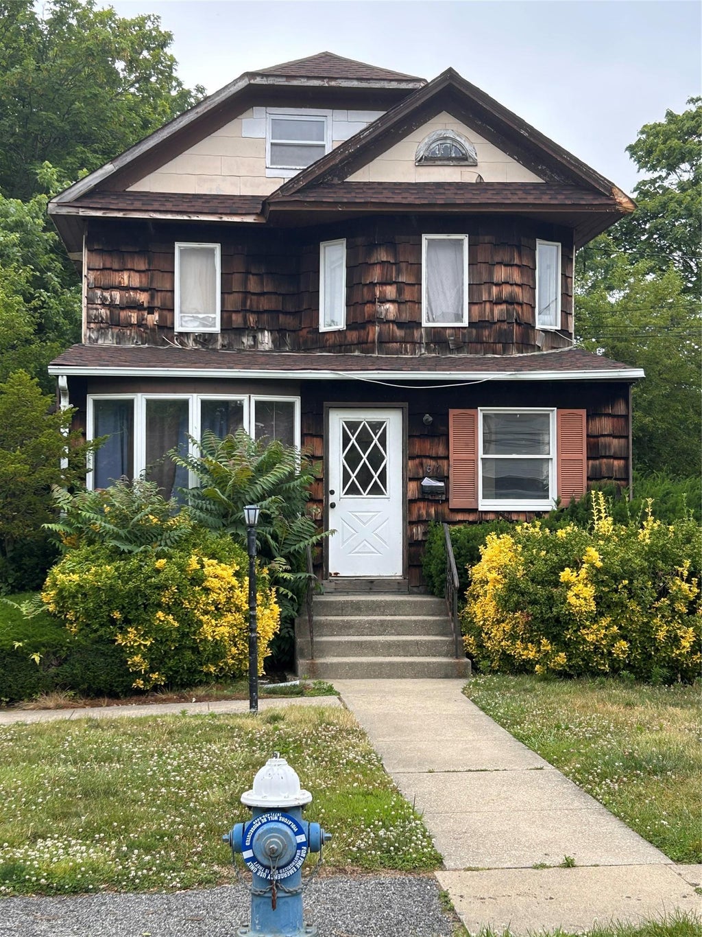 1 of 27 - 817 Southard St., Baldwin, NY