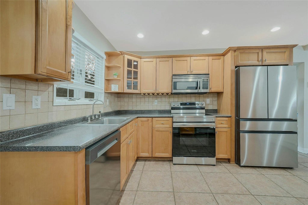 9 of 30 - 3 Harley Avenue, East Northport, NY