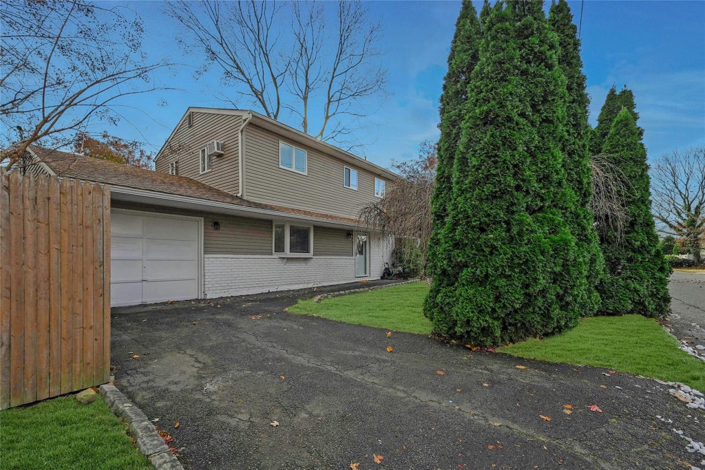 27 of 30 - 3 Harley Avenue, East Northport, NY