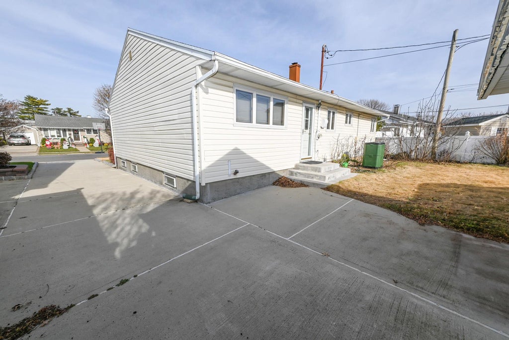 18 of 26 - 709 Brower Avenue, Franklin Square, NY
