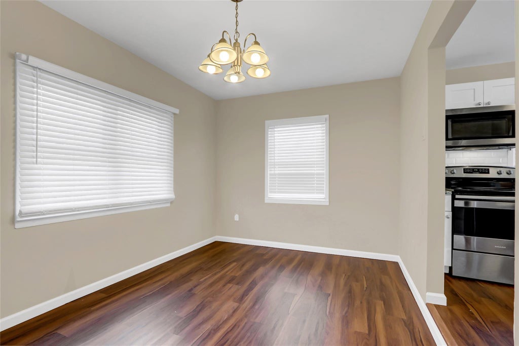9 of 18 - 7 Elm Road, Mastic Beach, NY